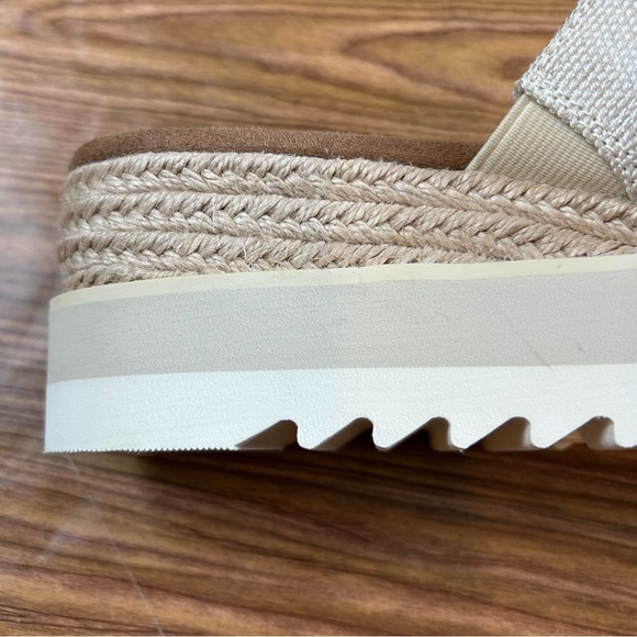 Toms Cream Platform Sandals - Picture 5 of 10